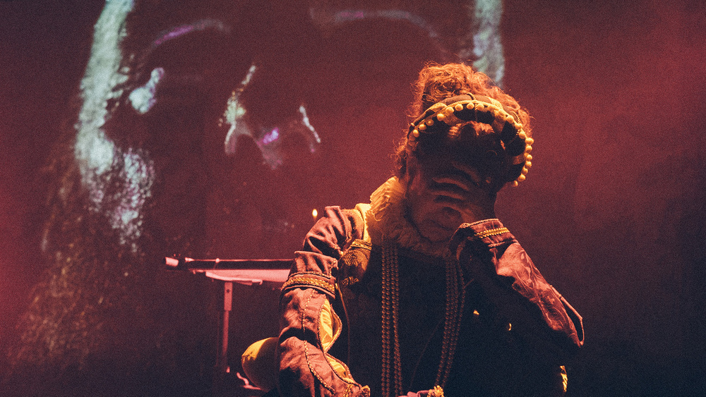 Bess - The Commoner Queen